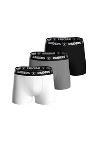 Tres pares de calzoncillos de boxeador en blanco, gris y negro, con una cinturilla elástica negra que presenta el logo y diseño del emblema "RAIDERS".