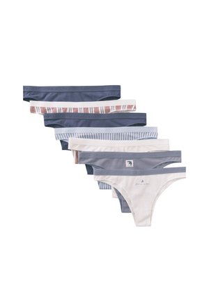 Siedem damskich majtek w stylu bikini w różnych odcieniach niebieskiego, białego oraz w paski, ułożonych w przesuniętym rzędzie.