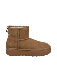 Braune Wildleder-Stiefelette mit runder Zehenpartie, weichem Futter und flacher Gummisohle. Verfügt über einen hinteren Schlaufen zum einfachen Anziehen.