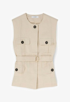 Ærmeløs beige arbejdsvest med rund halsudskæring, fire lommer med klap og knaplukning, frontknaplukning og bælte med metalspænde i taljen.