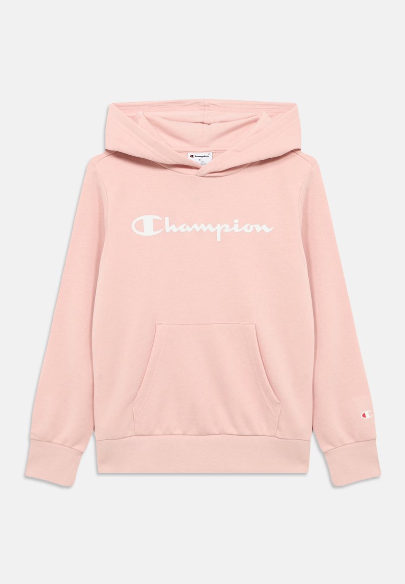 Sweat à capuche rose clair avec une grande poche kangourou à l'avant. Présente un grand logo "Champion" blanc sur la poitrine et des bords côtes élastiques aux manches.