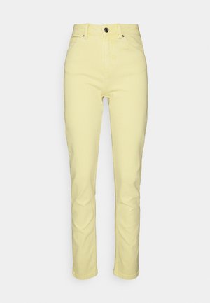 Calças de ganga amarelas com um corte slim, cintura alta, fecho frontal por botão e design de cinco bolsos. Textura suave e corte de perna reta.