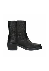 Bottines noires avec un motif crocodile texturé, dotées d'une fermeture éclair sur le côté et d'un talon épais, accentuées par une lanière horizontale.