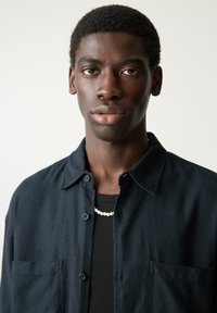 PULL&BEAR LONG SLEEVE BLEND - Cămașă - black