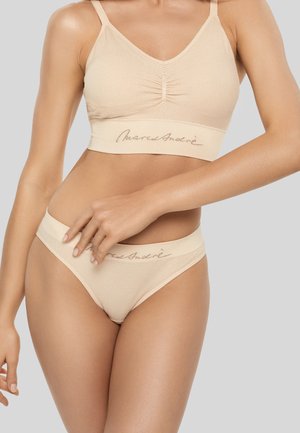 Briefs - beige bg