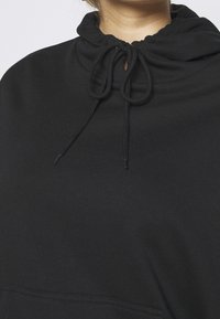 Even&Odd Curvy Felpa con cappuccio - black