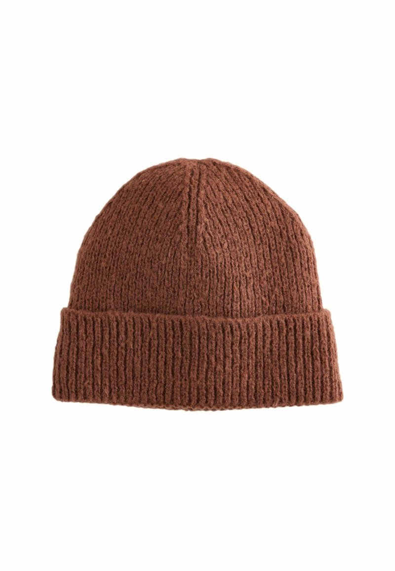 Bonnet en laine marron tricoté avec un design à côtes texturé et un revers replié, fabriqué en matériau doux, adapté aux temps froids.