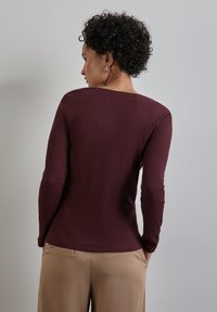 Street One MIT HERZAUSSCHNITT - Langarmshirt - rot