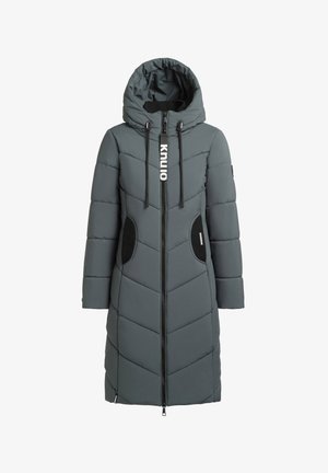 Halli pikad puffer mantel kapuutsiga, millel on tõmblukk, vahuveiniga tikandid, elastsed küljeaktsendid ja logo ees.