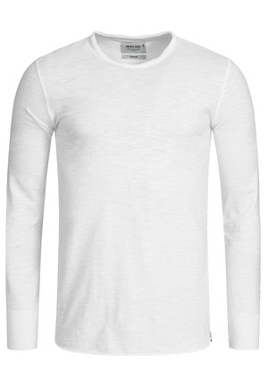 Langärmliges T-Shirt mit Rundhalsausschnitt in Weiß, aus leichtem, strukturiertem Stoff; mit einem Etikett am Hals und einem kleinen Logodetail am Saum.