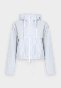 Κοντό μπουφάν με κουκούλα από ανοιχτό μπλε ύφασμα με άσπρες ρίγες, με φερμουάρ μπροστά, ρυθμιζόμενο κορδόνι και δύο πλαϊνές τσέπες.