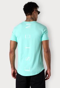 Unselected, beachgreen