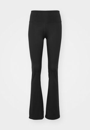 Leggings negros acampanados hechos de una tela elástica y suave con una cintura alta. Diseño sin costuras, sin hardware ni patrones visibles.