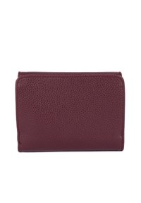 Bordeaux leren portemonnee met een gestructureerd oppervlak, compact ontwerp en gestikte randen. Heeft een bi-fold sluiting en zichtbare naden.