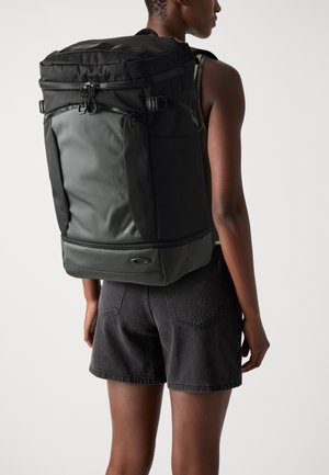 Oakley ENHANCE HYBRID BACKPACK L UNISEX - Tagesrucksack - black