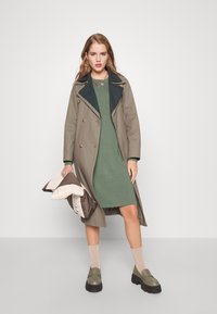 Vero Moda Petite VMGAVA DRESS - Vestido de dia - laurel wreath