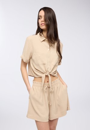 WITH DRAWSTRING - Shorts - sabbia