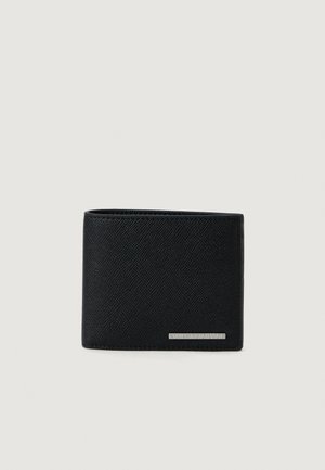 Portefeuille bi-fold noir texturé avec une petite plaque en argent du logo Armani Exchange en bas à droite.