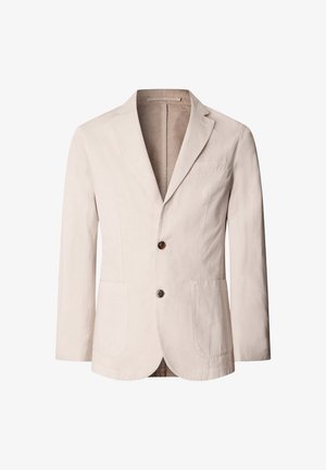 Beiger Herrenblazer mit Kerbkragen, zwei Knöpfen, Brusttasche und zwei aufgesetzten Vordertaschen, auf weißem Hintergrund präsentiert.