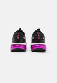 Puma CELL GLARE  - Tenisice za trening - black/magenta gleam