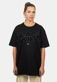 Blackskies TEAM - Marškinėliai su spaudiniu - allblack