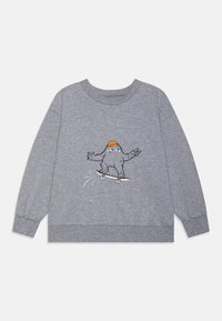 Sweatshirt gris avec un col rond et des poignets élastiques, arborant un monstre cartoon brodé sur un skate.