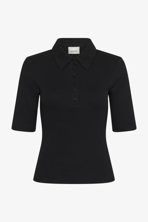 Must musta pika varrukaga polo-särk, millel on sooniline tekstuur, esiküljel nööpide rida ja rinnal peen logo. Klassikalise krae disain.