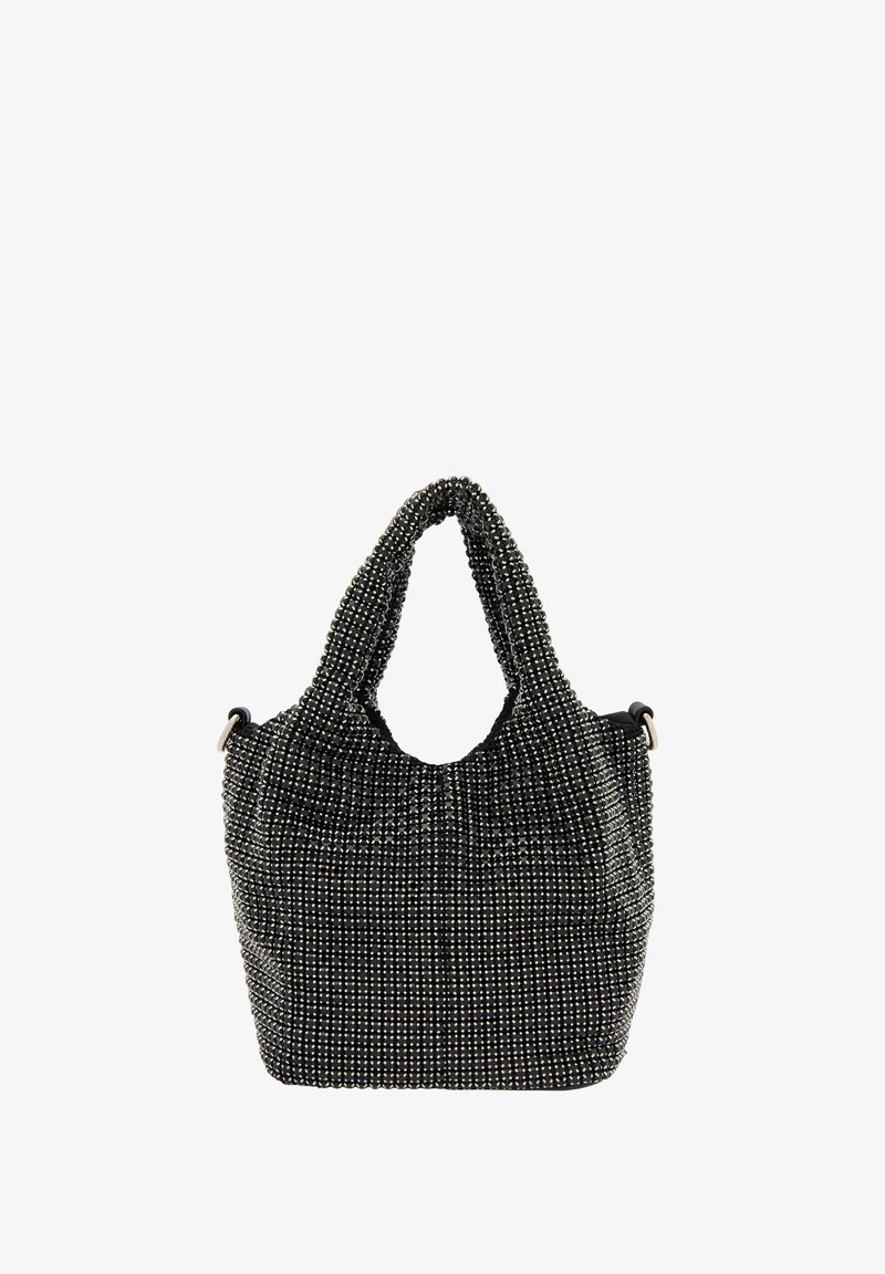 Fekete gyöngyökkel díszített kézitáska, lekerekített felső fogantyúval és texturált felülettel. A design laza formát és ezüst színű fémrészeket tartalmaz.