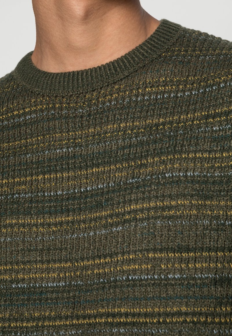 Herren Strickjacken | Jack & Jones JJGROOVE CREW NECK Strickpullover forest night/khaki - GF47629 Herren Strickjacken | Jack & Jones JJGROOVE CREW NECK Strickpullover forest night/khaki - GF47629