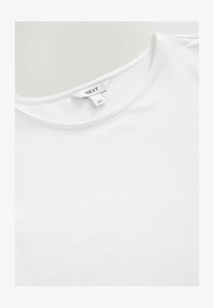T-shirt blanc à manches courtes en coton doux, avec un col arrondi et une étiquette avec "NEXT" au dos intérieur.