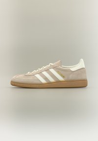 Nevybráno, khaki three/off white