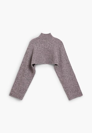 Kratký pletený sveter v tlmenej ružovej farbe s dlhými širokými rukávmi a vysokým golierom, vystavený na bielom pozadí.