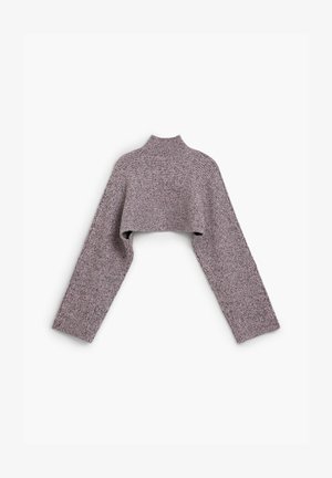 Abgeschnittenen Strickpullover in sanftem Rosa mit langen, weiten Ärmeln und hohem Kragen, präsentiert auf weißem Hintergrund.