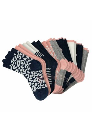 Zestaw kolorowych skarpetek na palce w kolorach różowym, szarym, granatowym i białym, z motywem lamparta, paskami i jednolitymi wzorami, ułożonych w wachlarz.