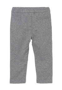 Szare prążkowane spodnie dzianinowe z elastycznym paskiem w talii i małą kieszonką z tyłu, pokazane z przodu na jednolitym białym tle.