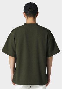 Pas de Monaco T-Shirt print - khaki
