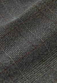 Next BELTED SLIM FIT - Vászonnadrágok - grey check