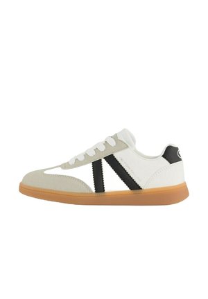 Sneaker mit einem beige farbenen Obermaterial aus Stoff, schwarzen Akzenten und weißen Details. Verfügt über eine Gummisohle in Kautschukoptik und kontrastierende, strukturierte Streifen.
