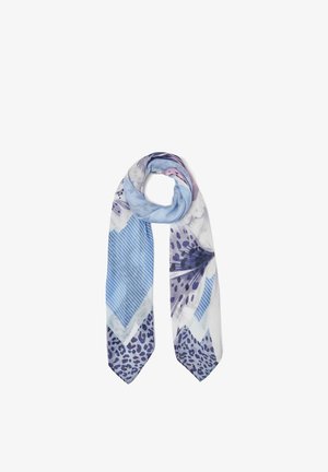 Világoskék és fehér sál virág-, csík- és leopárdmintás mintákkal, hurokba hajtva, hegyes végekkel lefelé lógva.