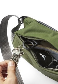 Bellroy SLING MINI - Marsupio - rangergreen
