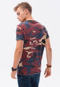 Ombre CAMO   - Triko s potiskem - blue camo