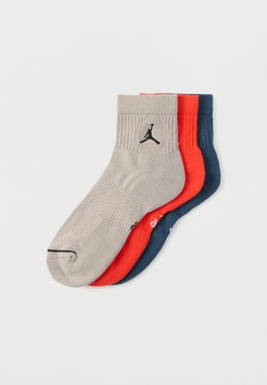 EVERYDAY CUSH ANKLE UNISEX 3 PACK - Calcetines de deporte - squadron blue/enigma stone/chile red