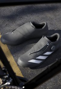 TEMPO-STRIPES BOA CYCLING - Cycling shoes - core black   cloud white   cloud white