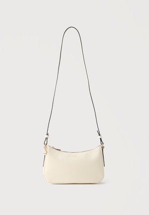 Väike kreemjas nahast õlakott õhukese musta rihmaga, kuldse tõmblukuga ja väikese kuldse BOSS logoga ees.