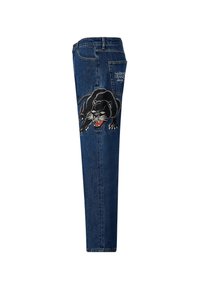Jeans in denim con un colore blu scuro e un motivo ricamato di pantera nera sulla gamba sinistra. Stile classico a cinque tasche.