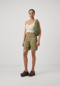 ONLY ONLSILLA BERMUDA  - Džinsiniai šortai - aloe