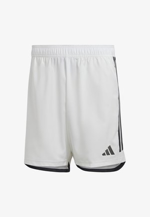 Weiße Sportshorts mit elastischem Bund, schwarzen Seitenstreifen und einem kleinen schwarzen Logo am unteren linken Bein. Glatte Stoffbeschaffenheit.