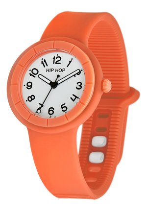 Orange Silikonarmbanduhr mit rundem Gehäuse, weißem Zifferblatt und schwarzen Ziffern. Verfügt über ein strukturiertes Armband mit Ausschnitten und einer Krone.