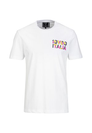 Weißes Kurzarm-T-Shirt mit Rundhalsausschnitt, mit buntem "19V69 ITALIA" Schriftzug auf der linken oberen Brustseite.