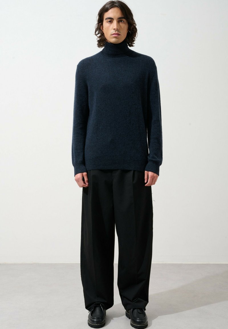 Authentic Cashmere BANGE - Stickad tröja - caviar